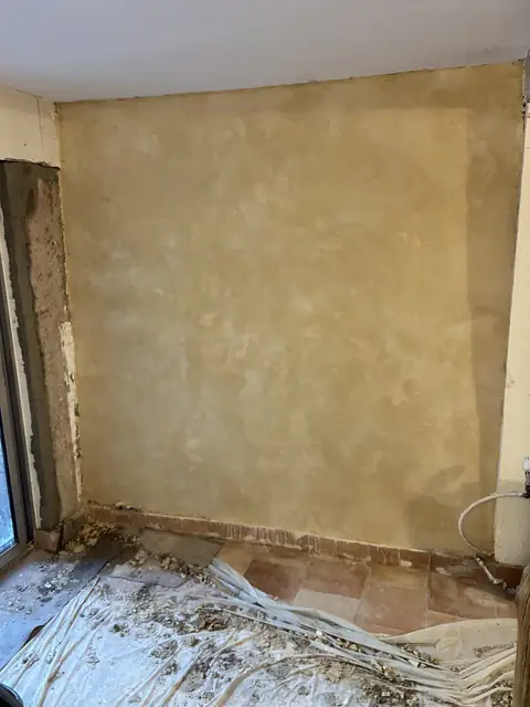 Mur intérieur enduit lors d'une rénovation
